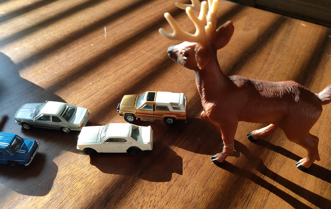 自動車と動物のおもちゃ